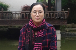中短篇小說獎：獲獎作品《長河》作者：馬金蓮（回族）         創(chuàng)作感言　　從18歲開始寫作，在不耽誤婚姻和家庭生活的同時，我固執(zhí)地將文學(xué)這個業(yè)余愛好堅持了16年。16年，紅顏少女的鬢邊皺紋暗暗生了一圈又一圈。只有時間在遠(yuǎn)處一直靜靜微笑，它像一位大智的賢者，始終在無聲地注視。這個過程里，它悄悄將許多的恩賜獎賞給了埋頭趕路的我，比如這沉甸甸的“駿馬獎”。
