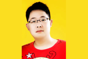 散文獎：獲獎作品《露水碩大》作者：楊犁民（苗族）         創(chuàng)作感言　　就我個人而言，精神家園永遠(yuǎn)只是個草案，像修房子一樣立了幾根木棒，上了幾根大梁——它永遠(yuǎn)不會有建成的一天。但是它又永遠(yuǎn)沒有停下來的一天。就像我無數(shù)次看過的螞蟻，辛勤奔勞絕不是為一粒食物那么簡單，一定有另一種不為人知的價值和意義。人在有自己的世俗生活的同時，還應(yīng)該有自己的精神生活。