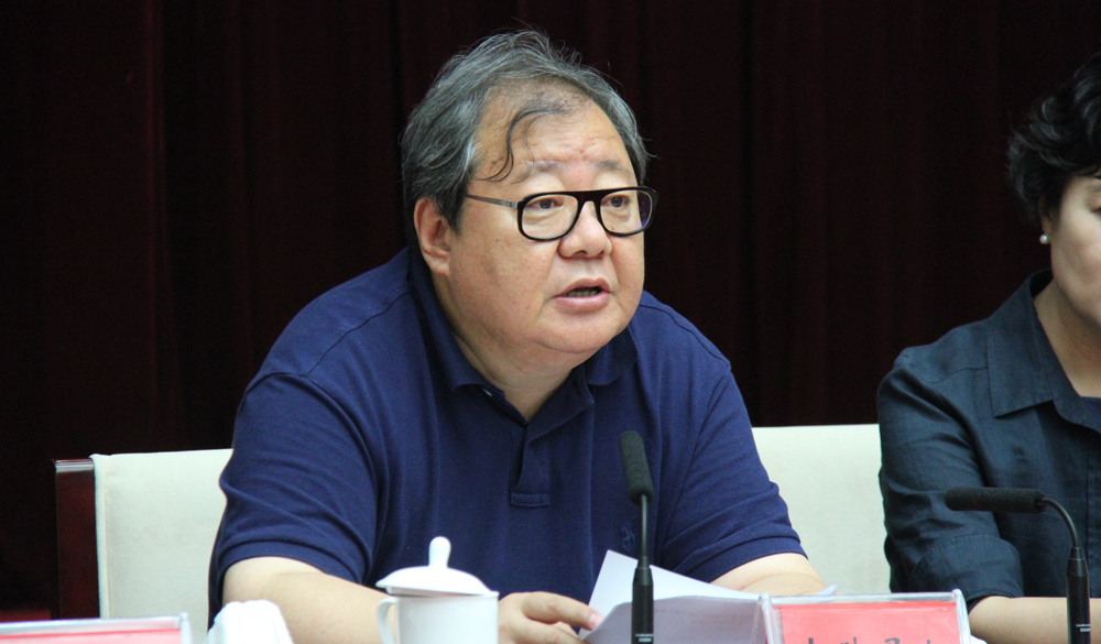 7月21日，中國作協(xié)副主席、第十一屆“駿馬獎”評獎委員會主任吉狄馬加主持全體會議