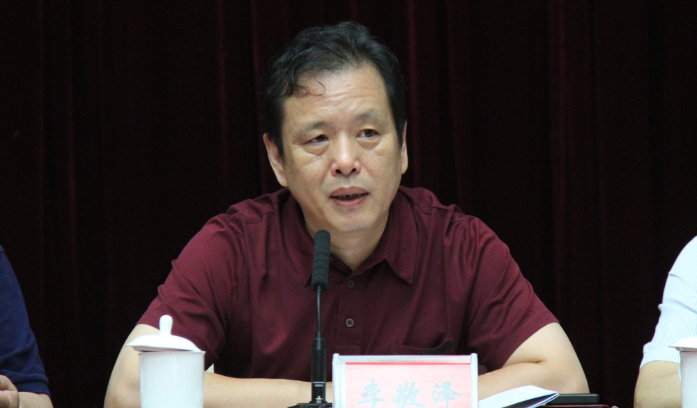 7月21日，第十一屆“駿馬獎”評獎委員會副主任、評獎辦公室主任李敬澤就《評獎條例》和細(xì)則作講解和說明