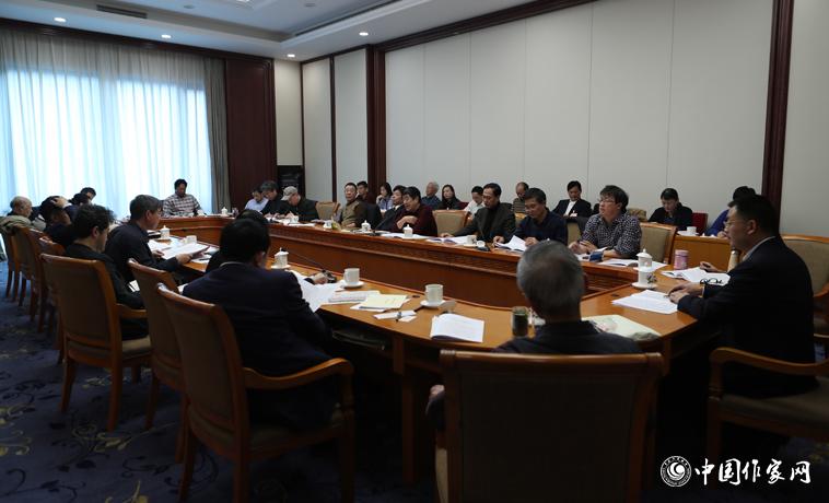 11月30日下午黑龍江、四川代表團分組學習討論。