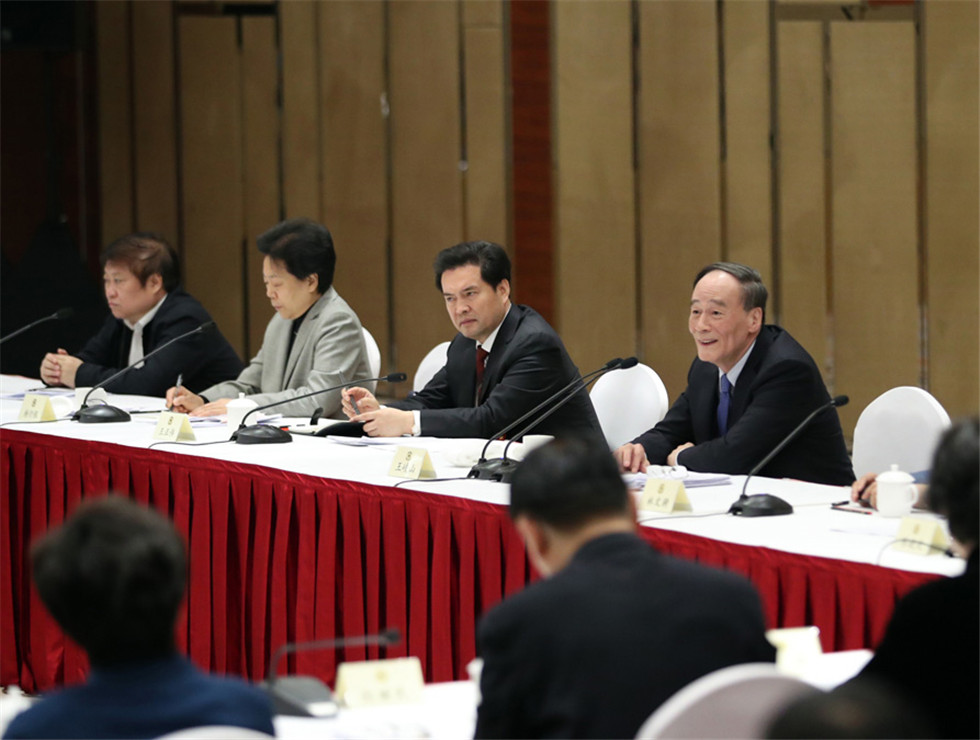 王岐山看望共青團(tuán)、總工會、婦聯(lián)、青聯(lián)界委員并參加討論