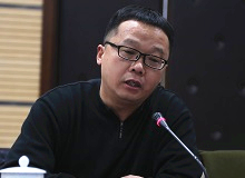 石華鵬：批評家的理想和理想的批評家“剜爛蘋果·銳批評”叢書出版意義，一是對文學(xué)批評生態(tài)的平衡；二是對真誠銳利批評的倡導(dǎo)。[詳細(xì)]