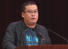 肖江虹：帶著詩意前行　　作家用筆講述人類在時(shí)代里面的困境。我們每個(gè)人都有困境，作家需要發(fā)現(xiàn)困境講述困境。[詳細(xì)]