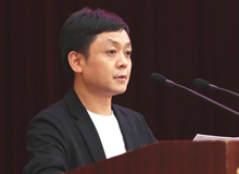 楊慶祥：這是一個(gè)人民的世紀(jì)　　時(shí)代從來不主動呈現(xiàn)其面容和形式。光榮屬于那些執(zhí)著探索和艱苦書寫的靈魂。[詳細(xì)]