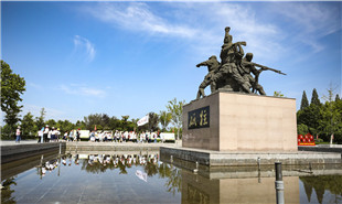 英雄地綻放幸?；?紅土地變身美家園