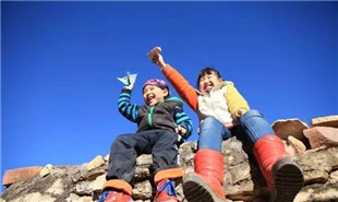 網(wǎng)絡(luò)進(jìn)深山 催開(kāi)幸福花