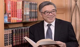 全國政協(xié)常委、副秘書長，民進中央副主席，中國陶行知研究會會長朱永新