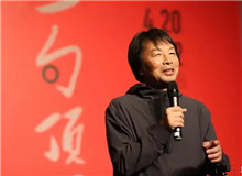 【劉震云】	郭寶亮丨《先鋒姿態(tài)、批判精神、創(chuàng)新追求》；	賀嘉鈺丨《一次出走，或一萬(wàn)次精神自贖——<一句頂一萬(wàn)句>讀札》。