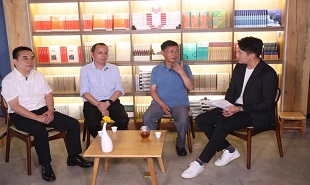 王躍文、歐陽(yáng)黔森、阿來一同“名家話巨變”
