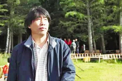 宗仁發(fā)，吉林遼源人。著有詩集《追蹤夸父》《大地上的紋理》，散文集《思想與拉鏈》、評論集《尋找“希望的言語”》等，現(xiàn)為《作家》雜志主編、編審，中國作協(xié)散文委員會委員，中國詩歌學(xué)會常務(wù)理事，吉林省文藝評論家協(xié)會主席，國務(wù)院特殊津貼專家。編發(fā)短篇小說獲第一、二、四屆魯迅文學(xué)獎，編發(fā)格非的長篇小說《江南三部曲》獲第九屆茅盾文學(xué)獎。主編《作家》雜志獲第三屆中國出版政府獎期刊獎，個(gè)人獲第三屆中國出版政府獎優(yōu)秀人物獎。