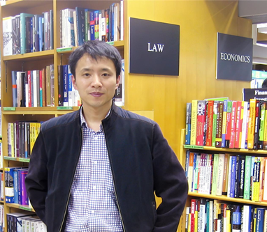  飛廉，本名武彥華，河南項城人，畢業(yè)于浙江大學(xué)，著有詩集《不可有悲哀》《捕風(fēng)與雕龍》，參與創(chuàng)辦民刊《野外》《詩建設(shè)》，獲陳子昂詩歌獎、蘇軾詩歌獎，現(xiàn)居杭州。