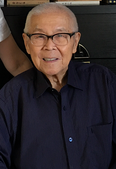鈕驃，1933 年出生，國家級(jí)非物質(zhì)文化遺產(chǎn)項(xiàng)目京劇代表性傳承人。中國戲曲學(xué)院原副院長(zhǎng)。