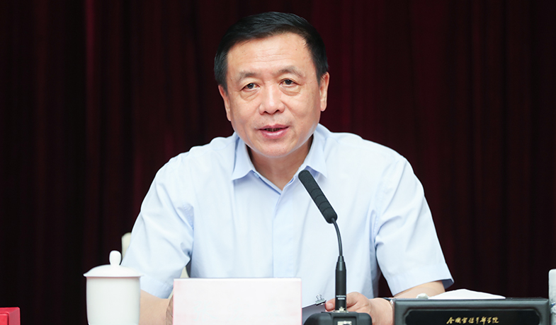 7月31日，評獎委員會名譽主任張宏森在評獎委員會第五次全體上講話