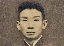 從文人到戰(zhàn)士：郁達夫的筆尖抗戰(zhàn)　　一介書生，以筆為戈，最終血染南洋，他用生命書寫了中國文人的錚錚鐵骨。[詳細]