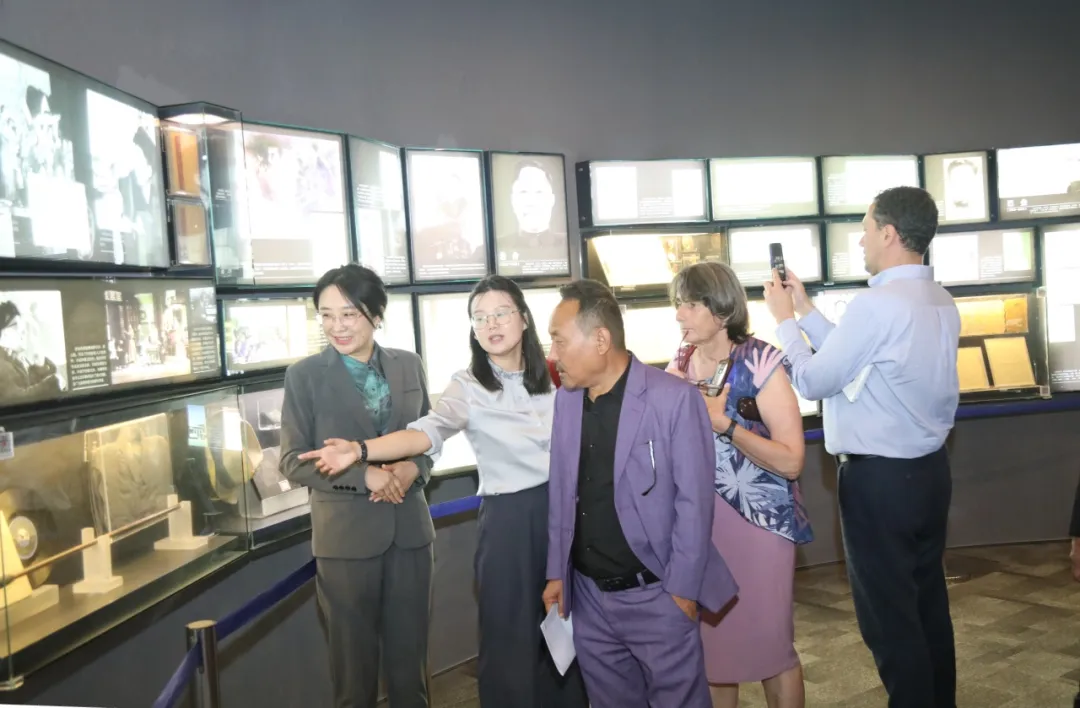 參觀中國現(xiàn)代文學館常設(shè)展