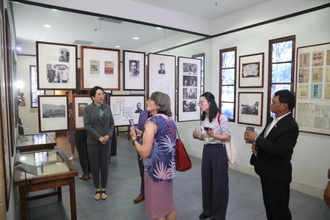 參觀中國現(xiàn)代文學館常設(shè)展
