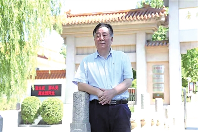 王安潤(rùn)，中國(guó)電影家協(xié)會(huì)會(huì)員，中國(guó)報(bào)告文學(xué)學(xué)會(huì)會(huì)員，中國(guó)散文學(xué)會(huì)會(huì)員，新疆報(bào)告文學(xué)創(chuàng)作委員會(huì)副主任。享受國(guó)務(wù)院政府特殊津貼專家。全國(guó)優(yōu)秀新聞工作者、全國(guó)“德藝雙馨”電視藝術(shù)工作者。國(guó)家一級(jí)編劇。石河子大學(xué)客座教授，自治區(qū)藝術(shù)學(xué)院、塔里木大學(xué)碩士生導(dǎo)師。兵團(tuán)電影電視藝術(shù)家協(xié)會(huì)原副主席兼秘書長(zhǎng)；兵團(tuán)廣播電視臺(tái)原黨委委員、副臺(tái)長(zhǎng)。出版?zhèn)€人專著18部，其中，《沙海擊浪》《在六分之一國(guó)土上》分獲兵團(tuán)精神文明建設(shè)“五個(gè)一工程”獎(jiǎng)。擔(dān)任主創(chuàng)的電影、紀(jì)錄片、廣播劇多次獲得中國(guó)電視金鷹獎(jiǎng)、中國(guó)電視星光獎(jiǎng)，及天山文藝獎(jiǎng)、新疆電視文藝一等獎(jiǎng)、新疆廣播文藝一等獎(jiǎng)、兵團(tuán)“五個(gè)一工程”獎(jiǎng)、綠洲文藝獎(jiǎng)等。其中，《無罪》獲第50屆休斯敦國(guó)際電影節(jié)“白金雷米獎(jiǎng)”，《杰米拉》獲第23屆上海國(guó)際電影節(jié)組委會(huì)大獎(jiǎng)，《我的阿恰》被中國(guó)電影資料館收藏，《守護(hù)者》獲電影頻道收視率第三、市場(chǎng)占有率第四佳績(jī)。《小白楊》、《血緣》分獲第三屆、第八屆亞洲微電影藝術(shù)節(jié)“金海棠”獎(jiǎng)最佳作品獎(jiǎng)和優(yōu)秀編劇獎(jiǎng)，《一路有你》獲第三屆戛納微電影國(guó)際電影節(jié)大獎(jiǎng)。長(zhǎng)篇報(bào)告文學(xué)《太陽遲落的高原》獲2023年中國(guó)作家協(xié)會(huì)重點(diǎn)作品扶持。