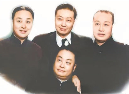 “四大名旦”的抗戰(zhàn)情懷　　抗戰(zhàn)時期，這四位京劇大師不與敵寇合作，不為敵人所利用，且以編演劇目借古喻今，展現(xiàn)了藝術家的高尚情操和民族氣節(jié)。[詳細]