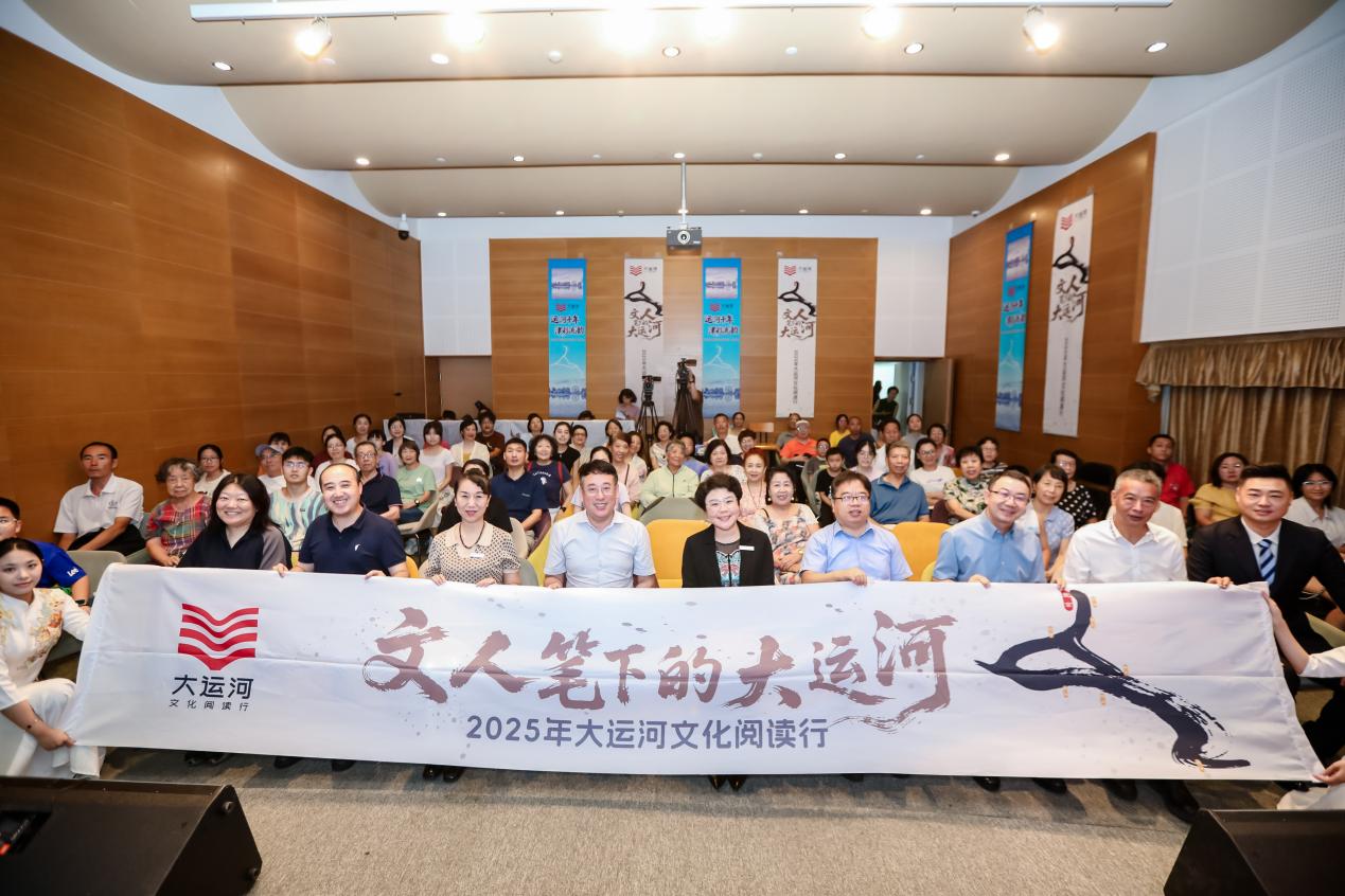 會(huì)議室里的人們

AI 生成的內(nèi)容可能不正確。