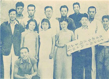 中國救亡劇團的革命歷程　　烽火連天的抗戰(zhàn)歲月里，這支僅10余人的隊伍，以戲劇為武器，把舞臺當戰(zhàn)場，跋山涉水，出生入死，在槍林彈雨的前沿陣地……[詳細]